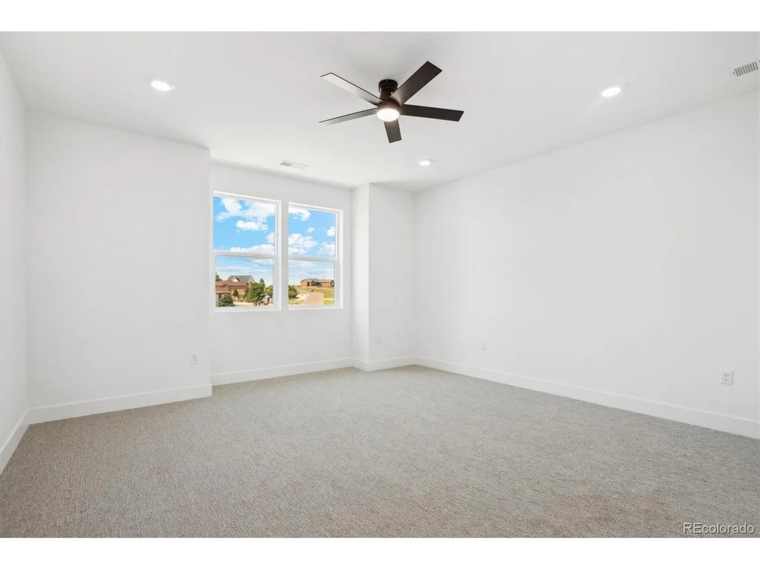 Photo of 995 Pinehurst Ct