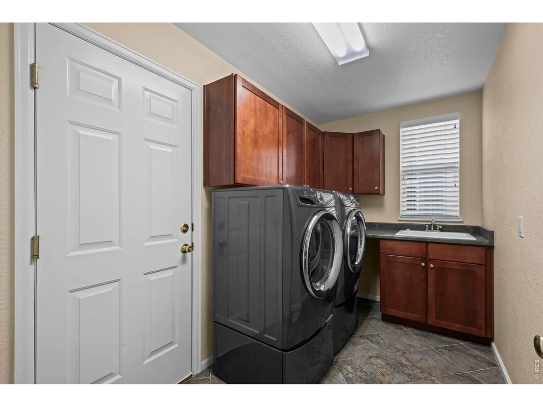 Photo of 718 Mathews Cir