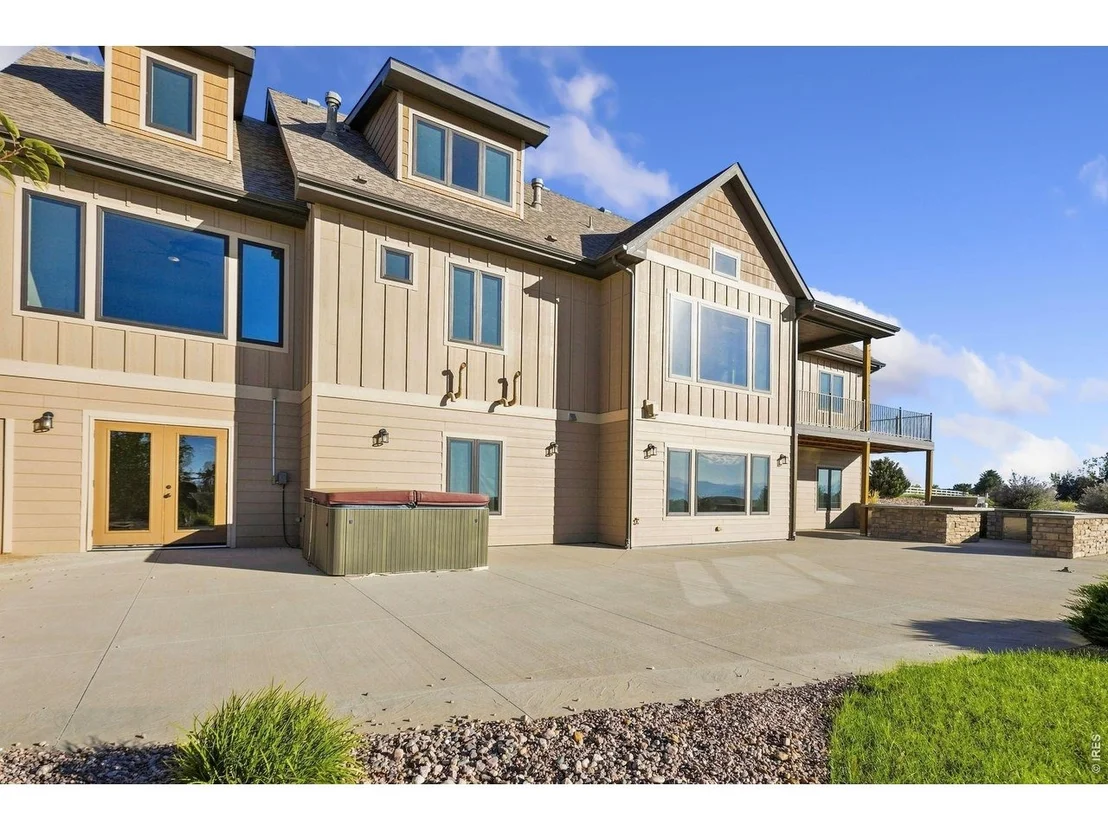 Photo of 39917 Hilltop Cir