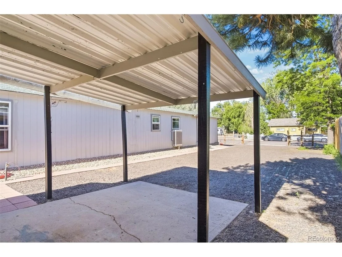 Photo of 422 Willow Dr