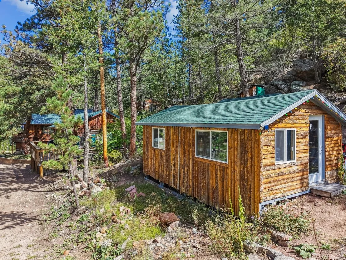 Photo of 543 Riverside Dr