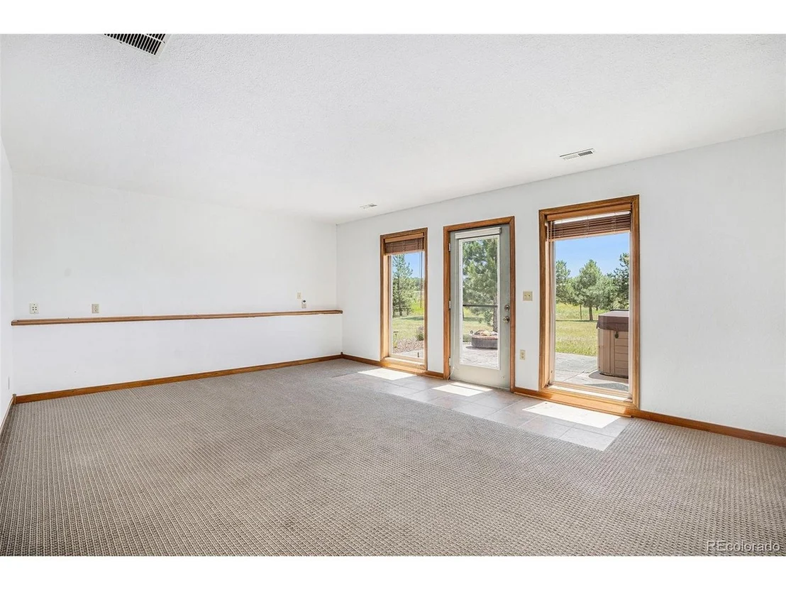 Photo of 2585 Mohawk Way
