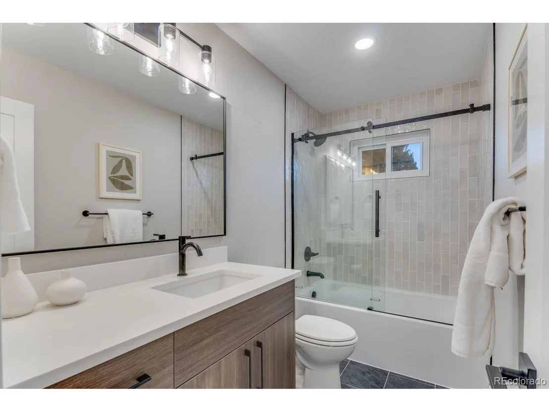 Photo of 2201 Juniper Ct