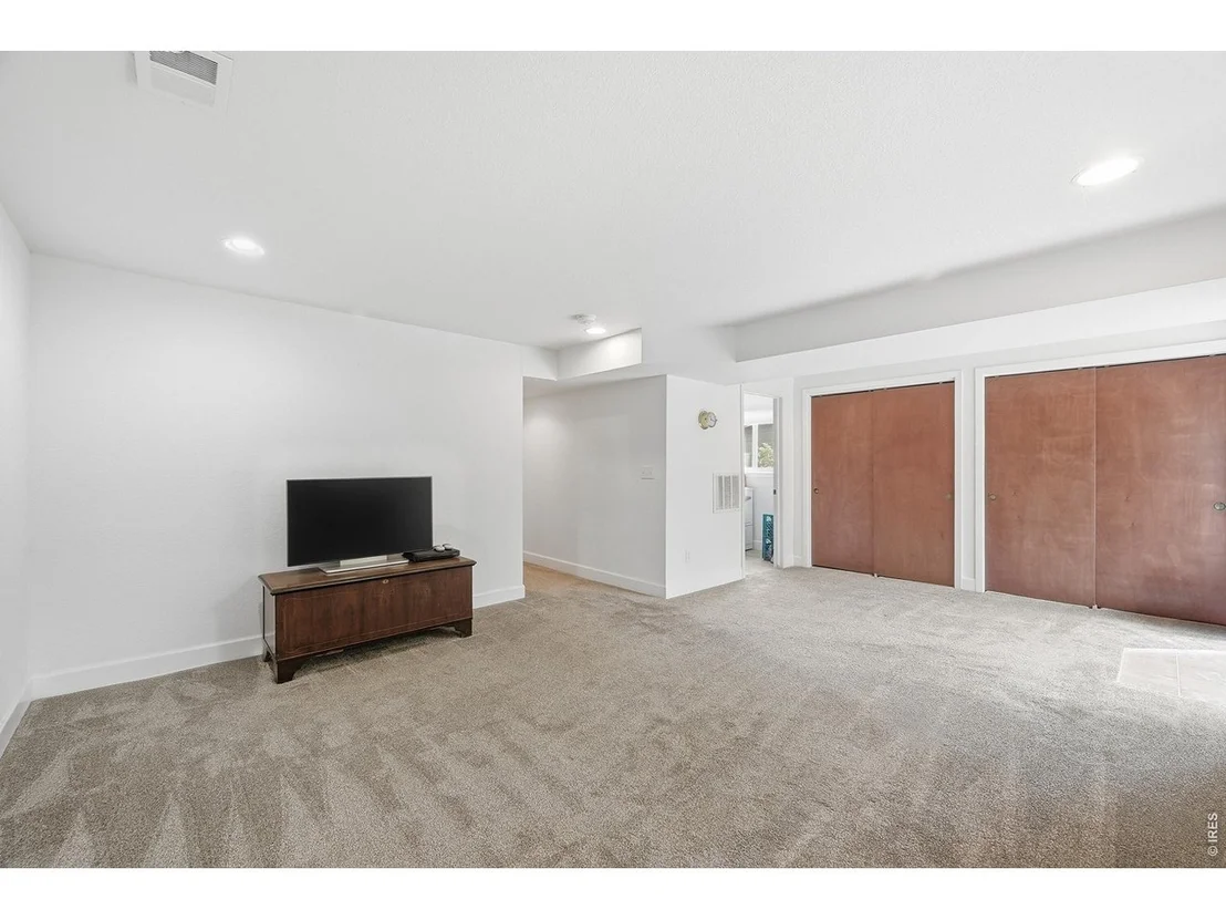 Photo of 835 Hartford Dr