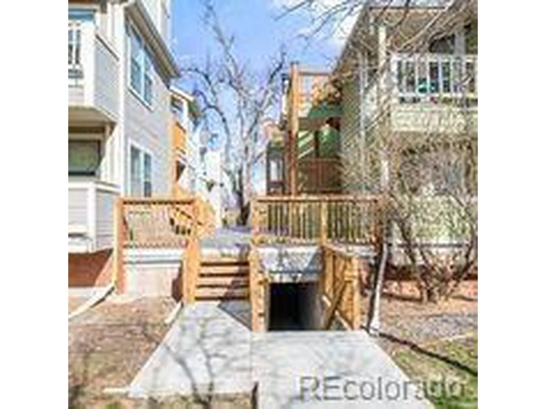 Photo of Unit 20 at 3025 Broadway St