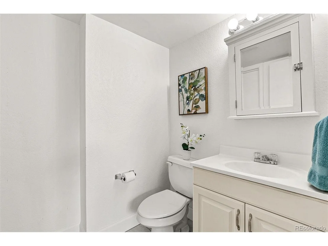 Photo of Unit H17 at 3250 Oneal Cir