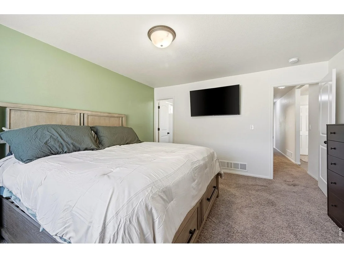 Photo of 987 Axis Dr