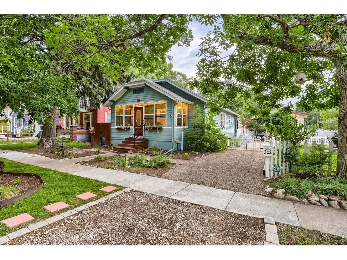 Photo of 202 8th Ave