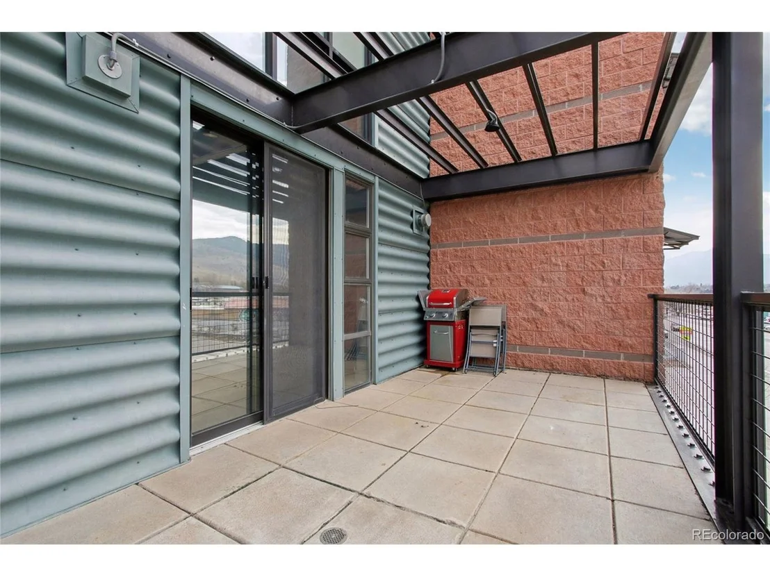 Photo of Unit 208 at 4520 Broadway St