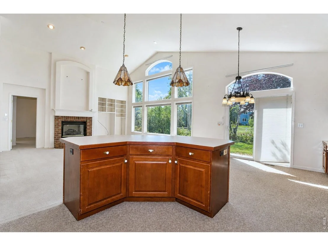 Photo of 925 Deerhurst Cir