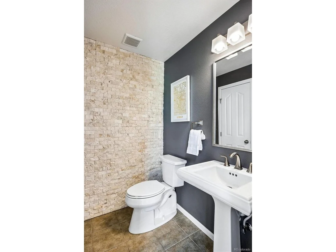 Photo of 5444 Fullerton Cir