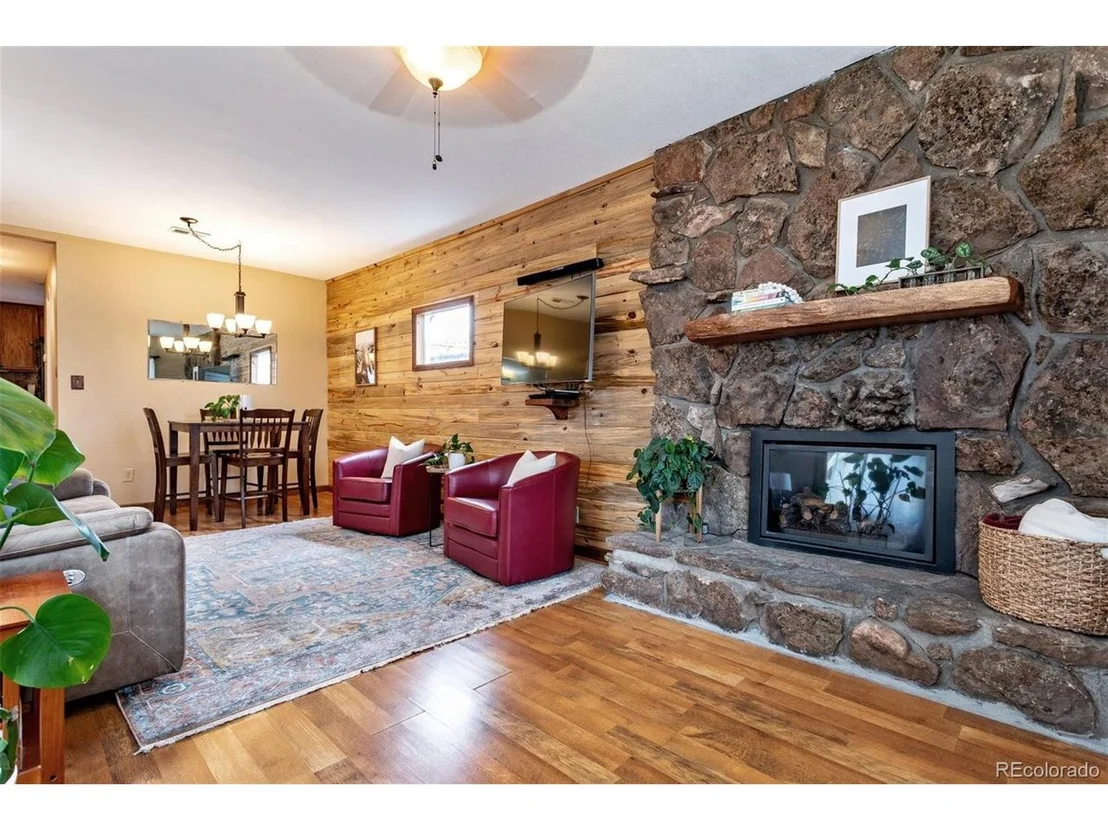 Photo of 2465 Depew St