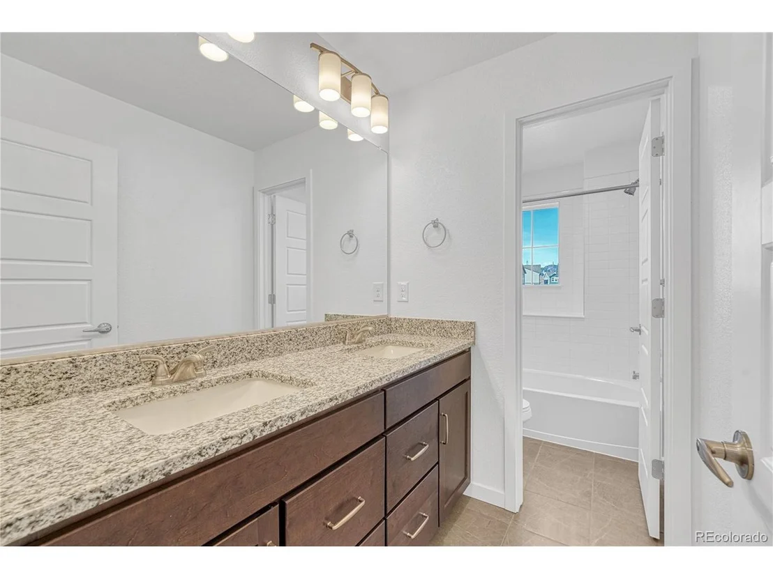 Photo of 246 Mohawk Cir