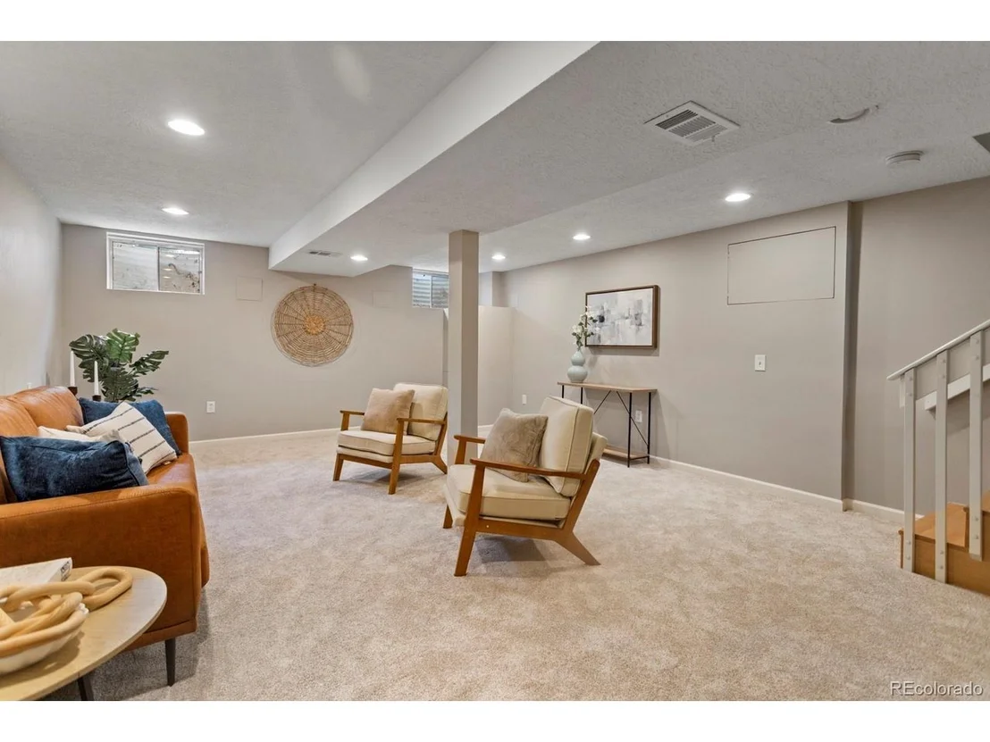 Photo of 8160 Flower Cir