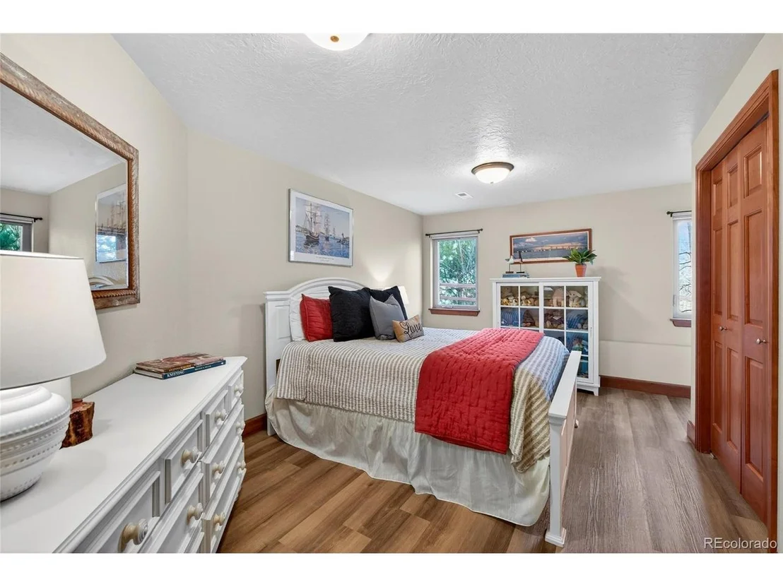 Photo of 7204 Vallevue Dr