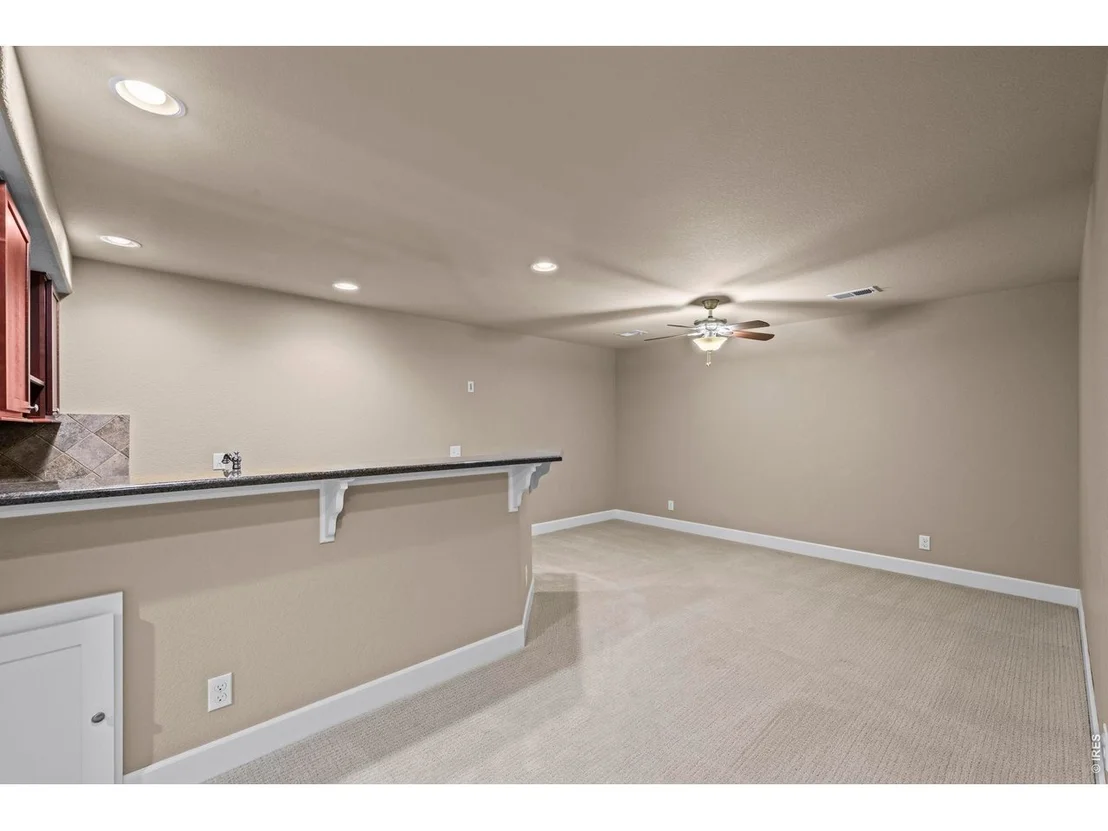 Photo of 718 Mathews Cir