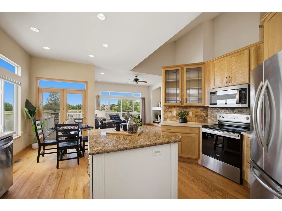 Photo of 535 Lakeside Pl