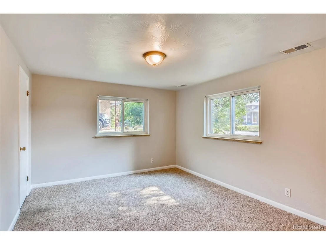 Photo of 5345 Otis St