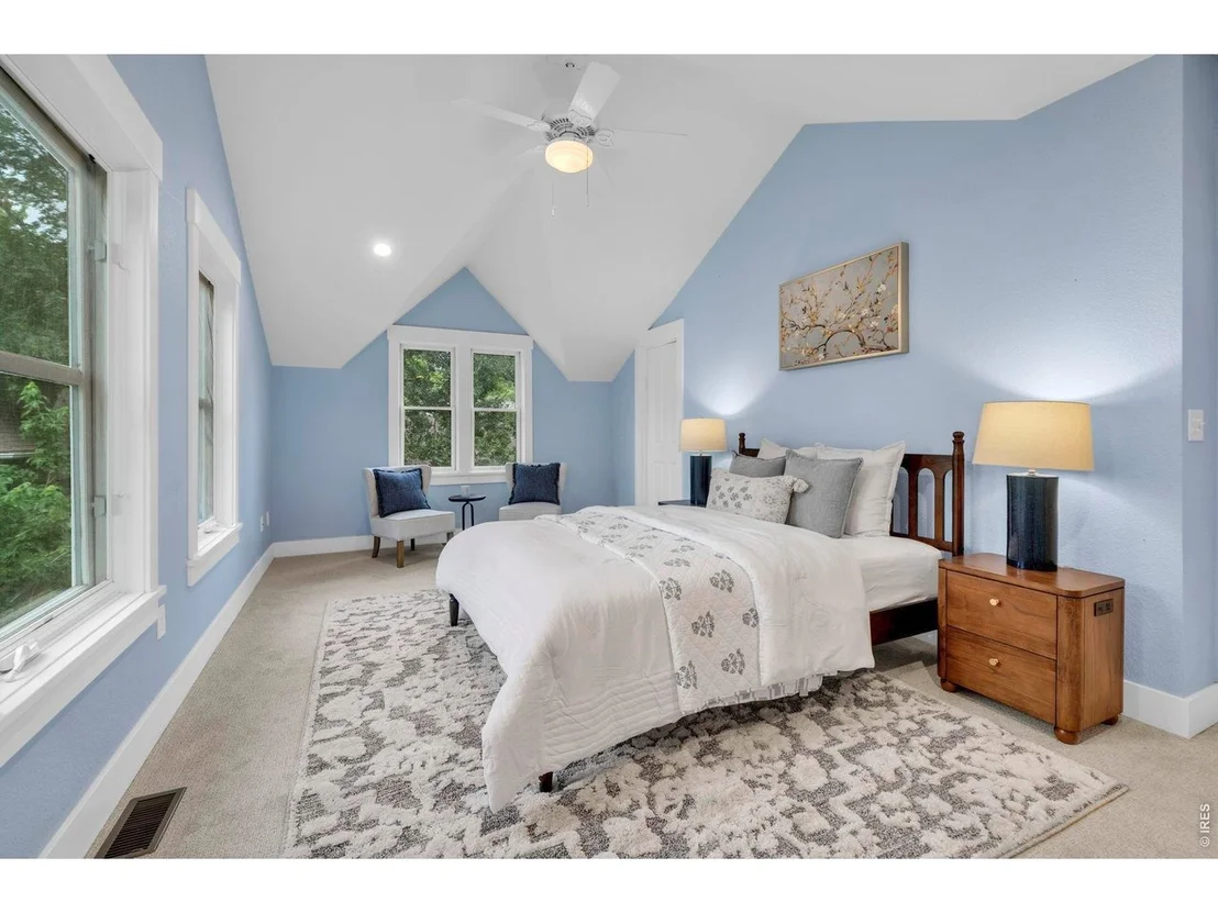Photo of 320 Pearl St