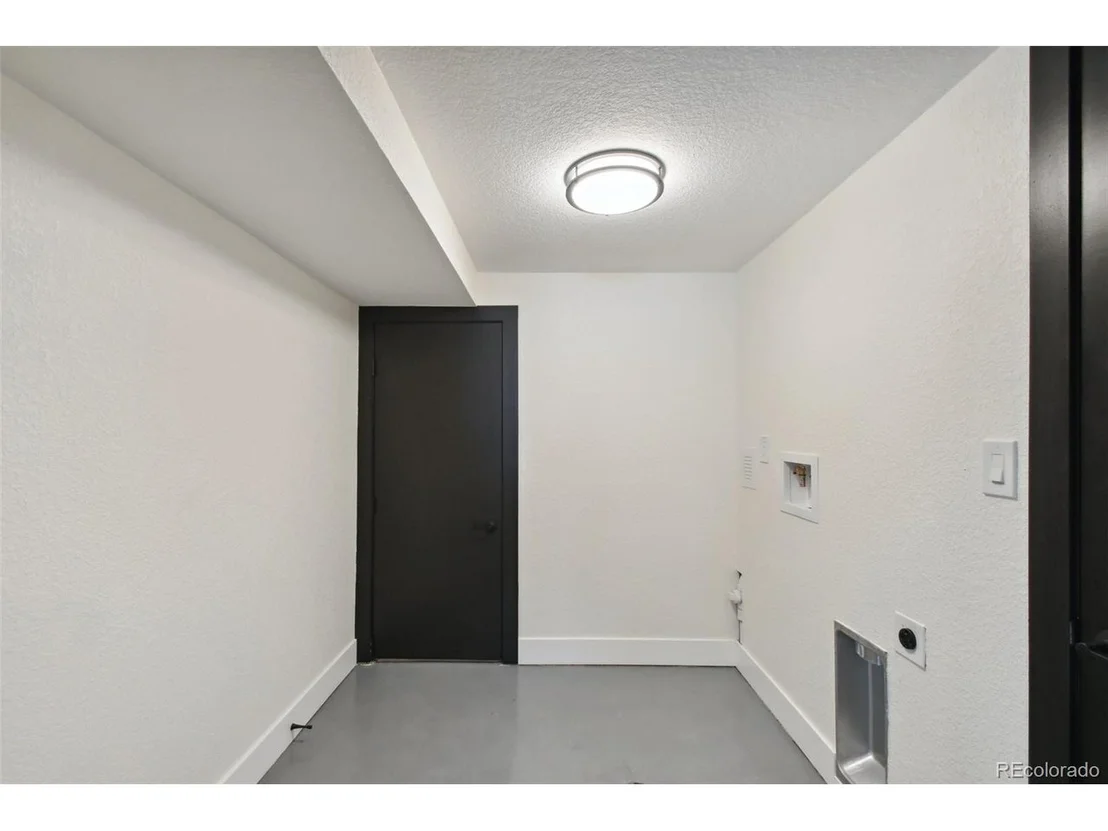 Photo of 605 W Easter Pl