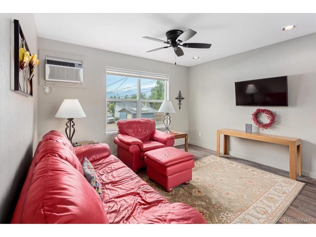 Photo of 539 W 2nd St