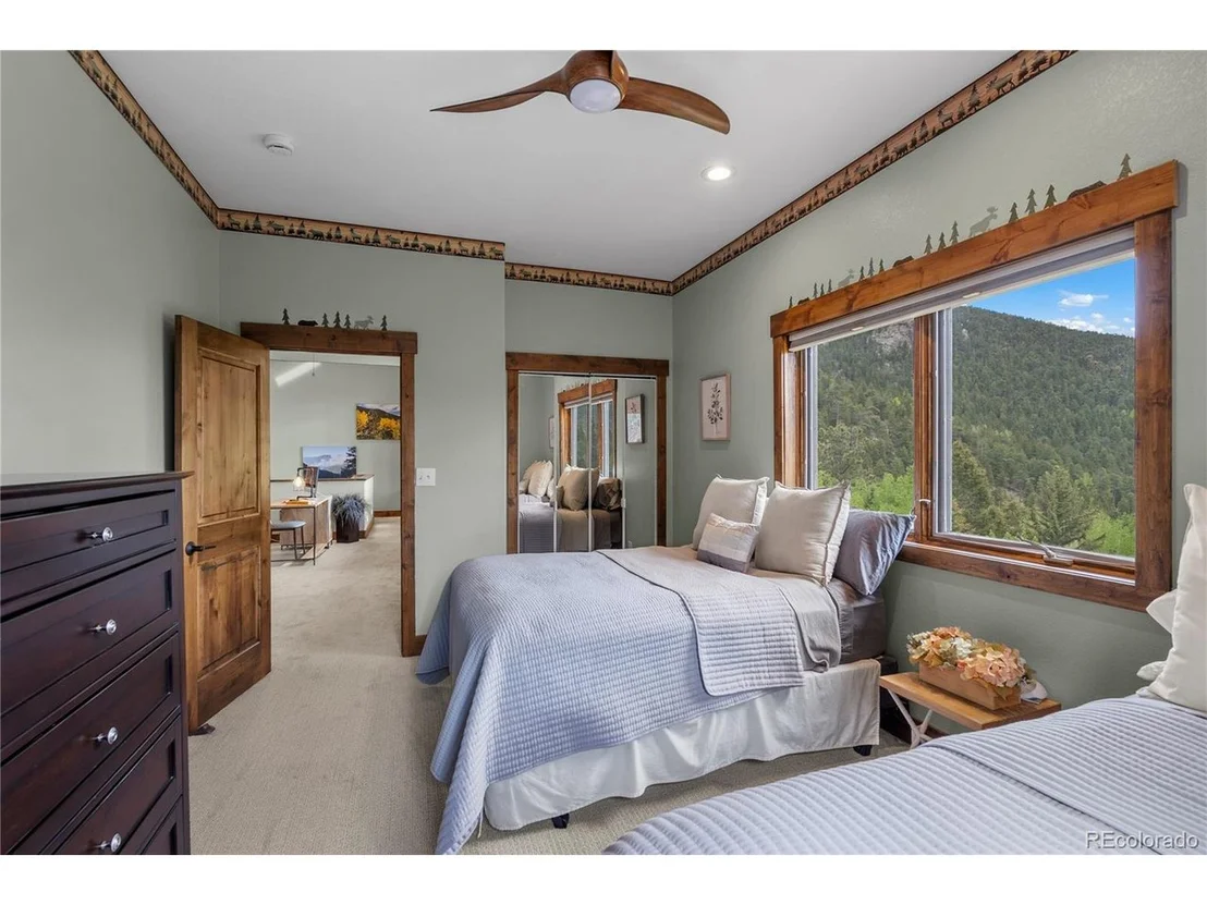 Photo of 1194 Snyder Mountain Rd
