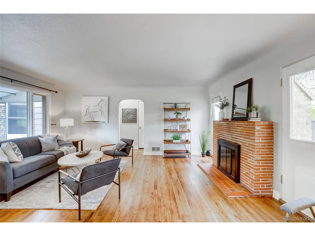 Photo of 7370 Broadview Dr