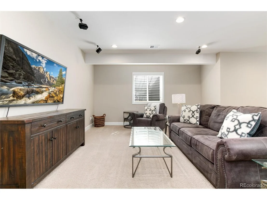 Photo of 650 Meadowleaf Ln
