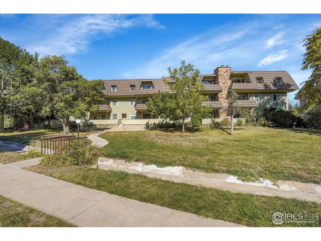 Photo of Unit 303 at 3150 Iris Ave