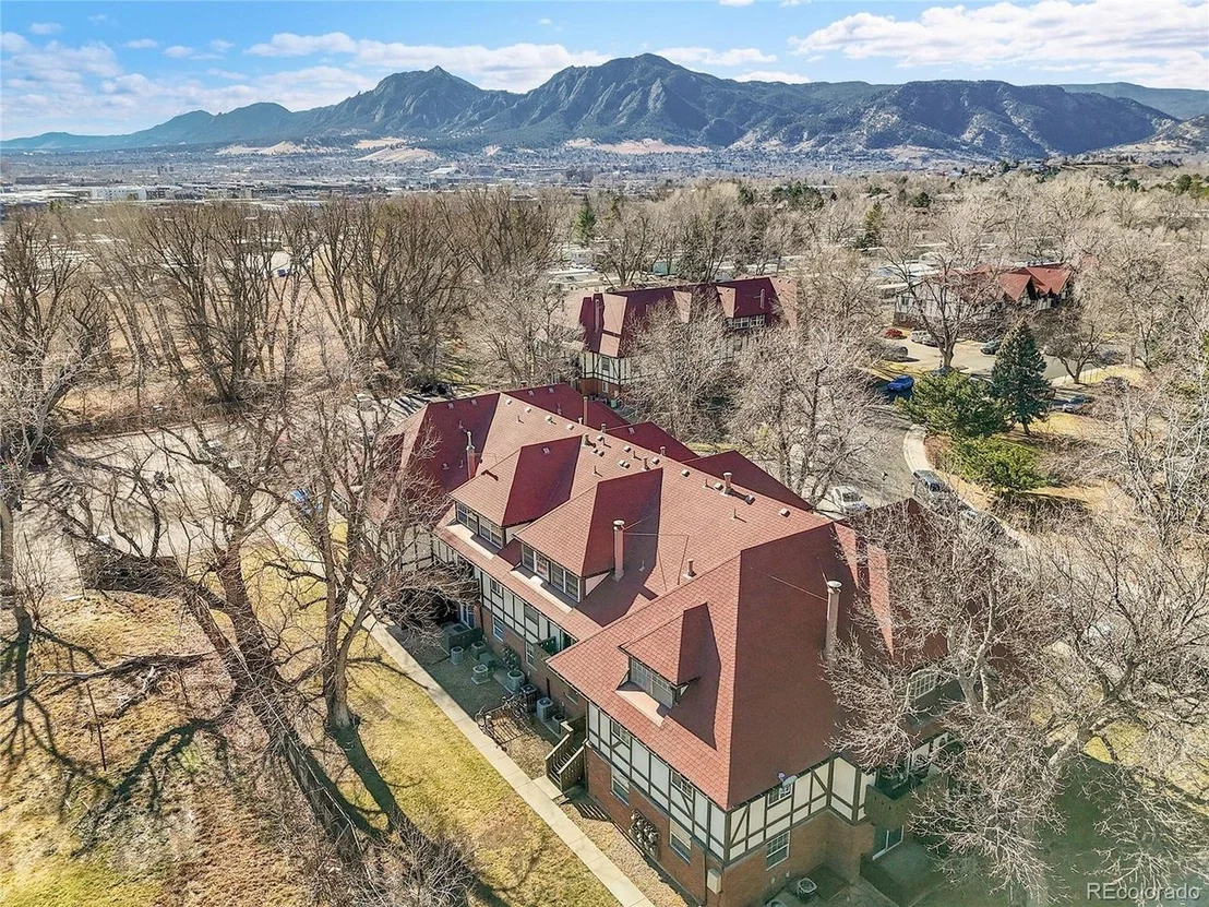 Photo of Unit 25J at 3250 Oneal Cir