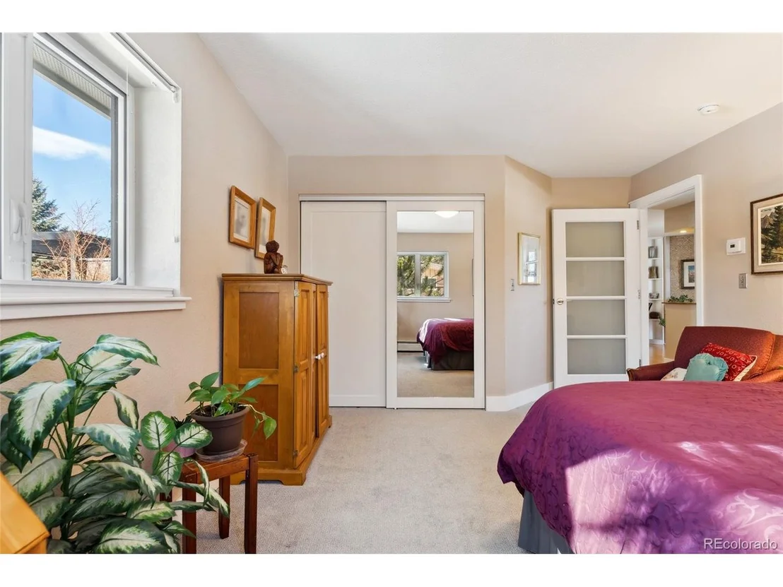 Photo of 831 Crescent Dr