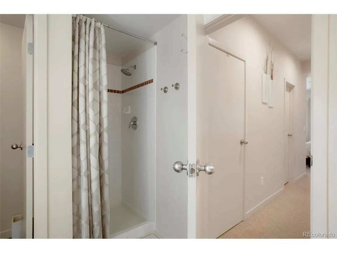 Photo of Unit 207 at 4520 Broadway St