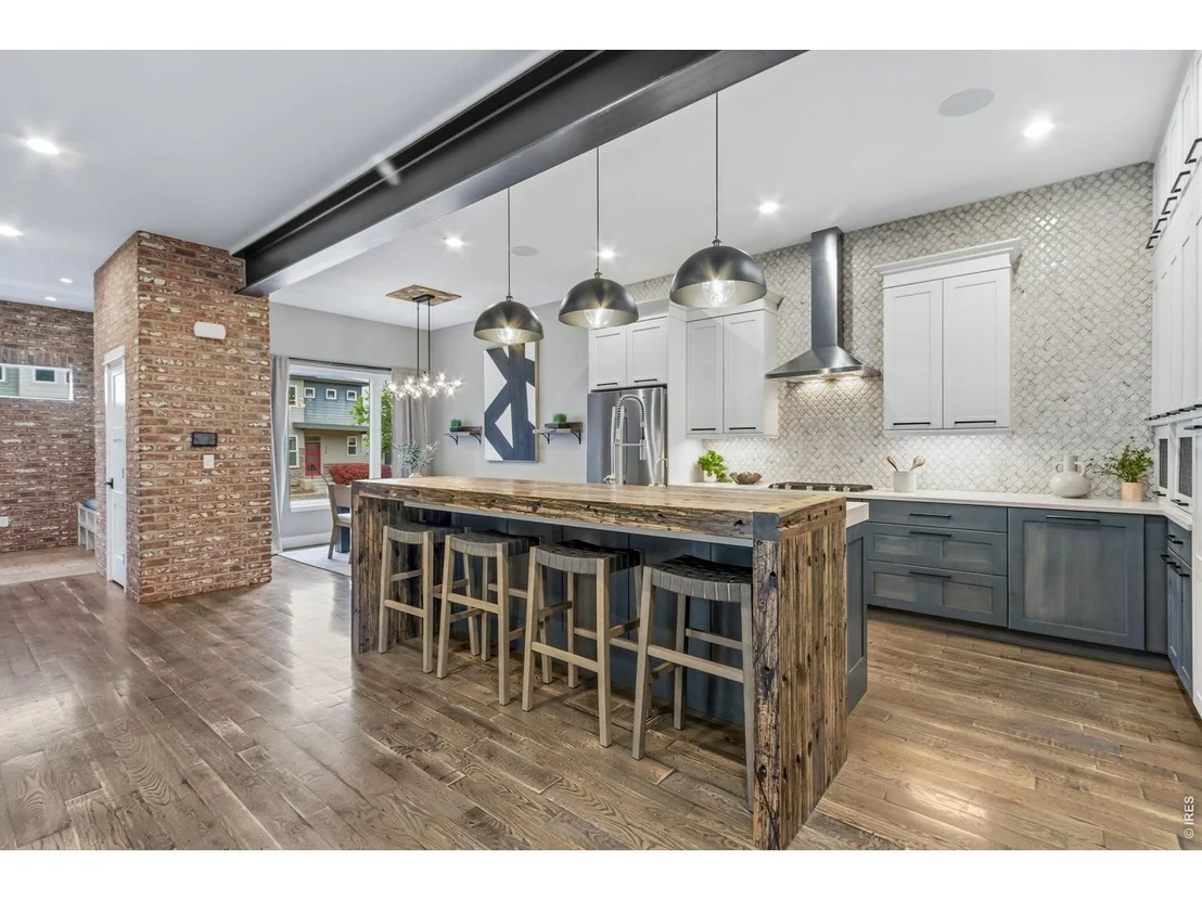 Photo of 345 Pascal St
