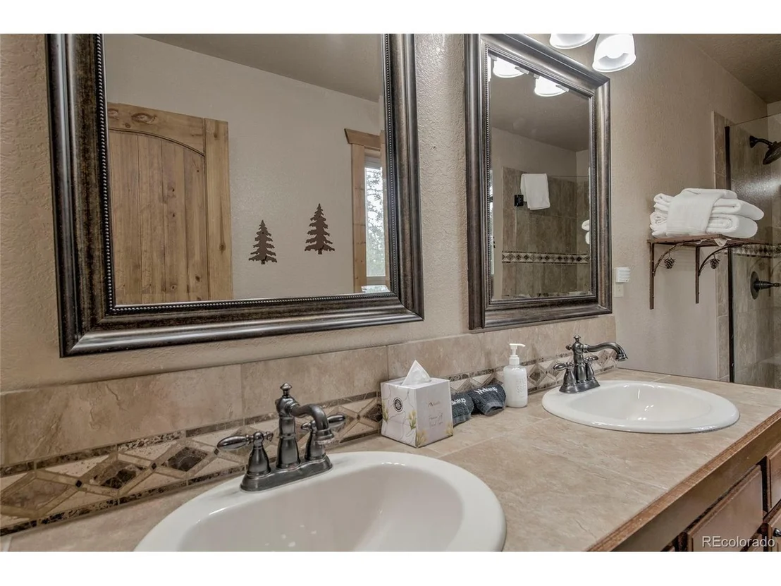 Photo of 790 Mountain View Dr