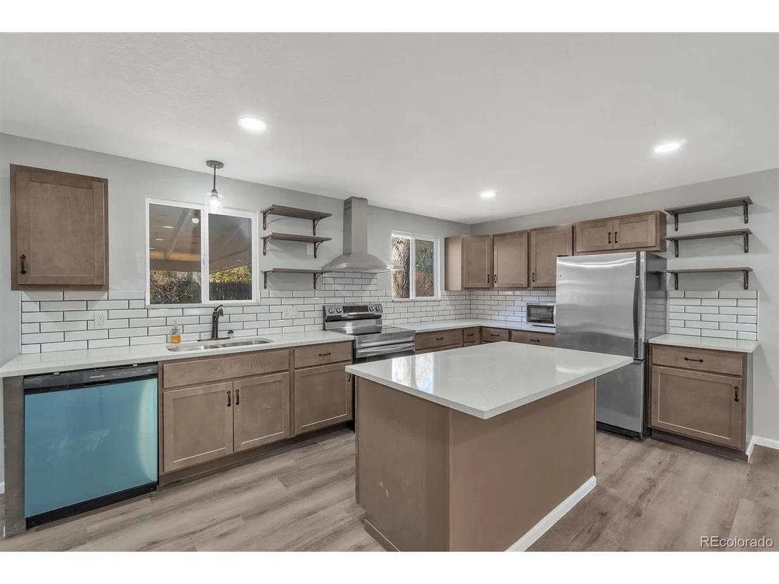 Photo of 6735 Jay St