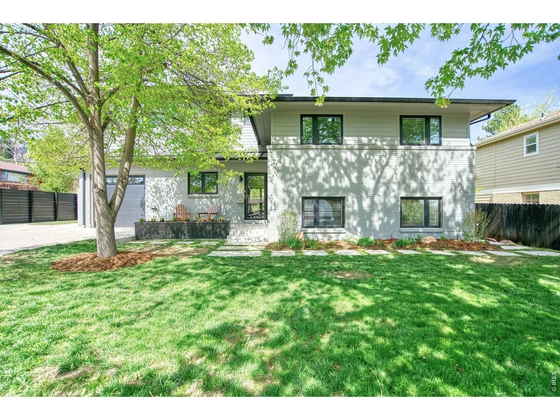 Photo of 375 Bates Ave