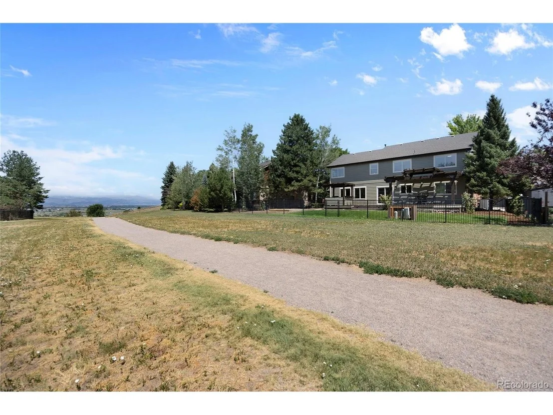 Photo of 1104 Ridgeview Cir