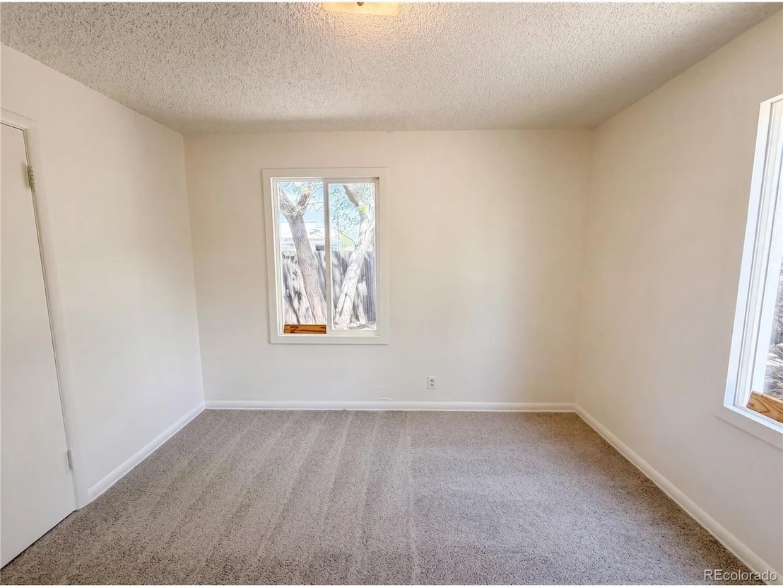 Photo of 4365 Iris St