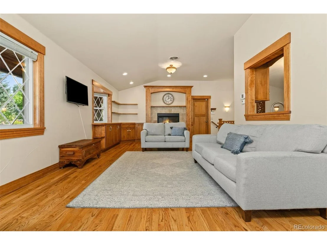Photo of 3035 Deframe Rd