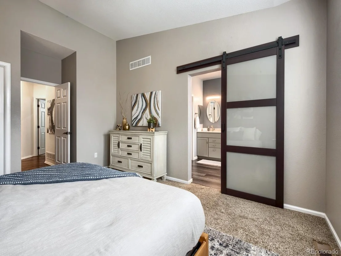 Photo of 11039 Valleybrook Cir