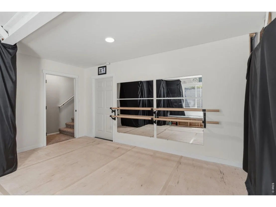 Photo of 956 Maplebrook Dr
