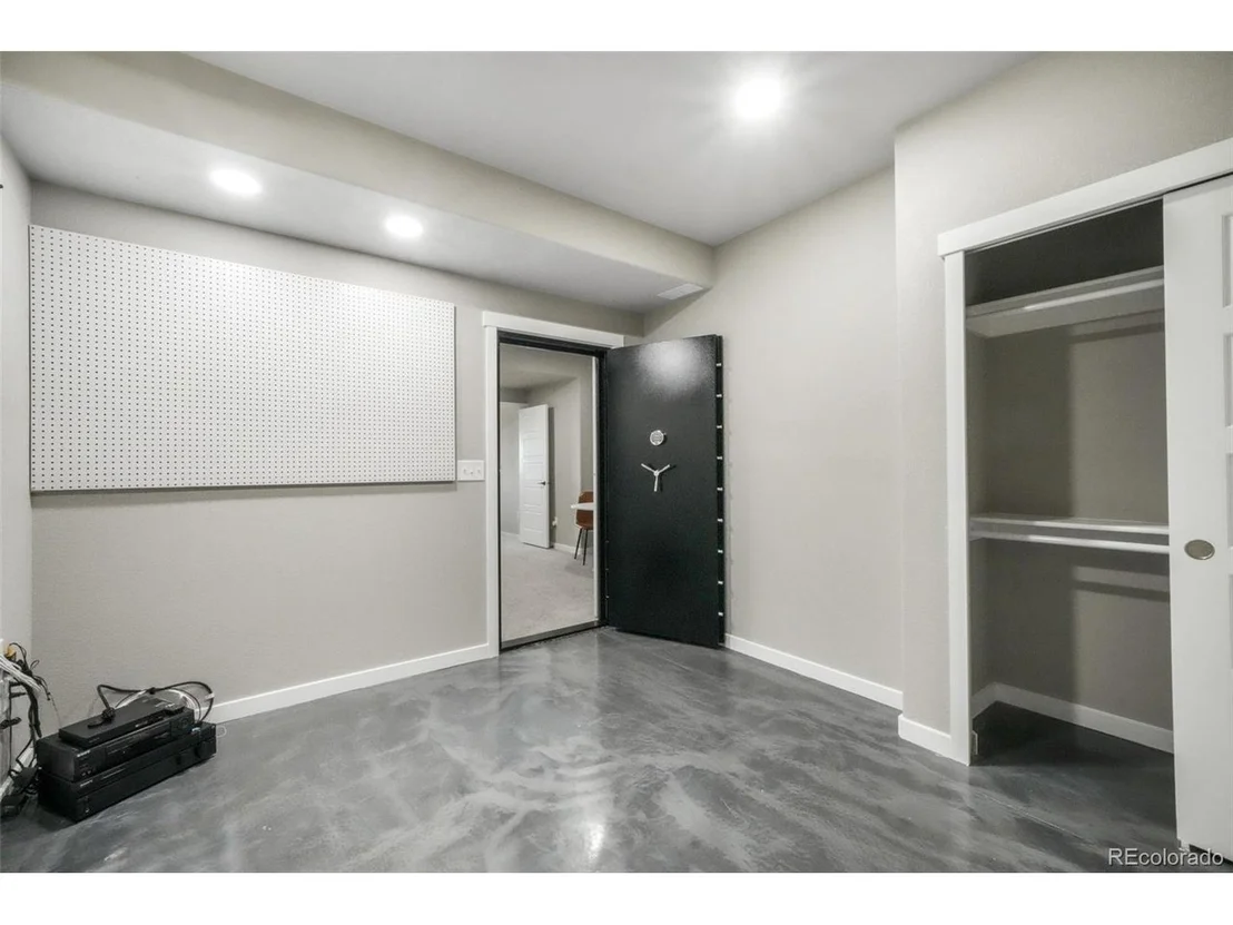 Photo of 2573 Lakes Edge Dr
