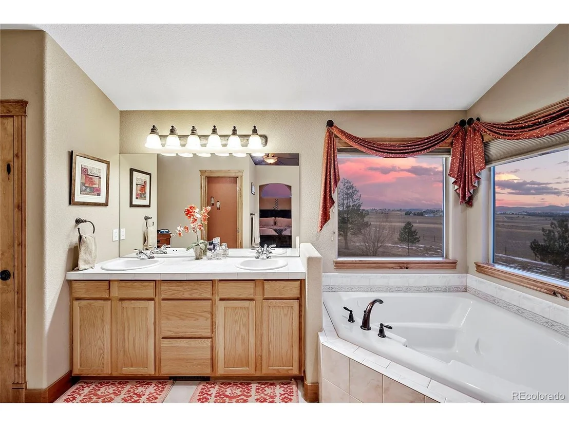 Photo of 855 Gregory Cir