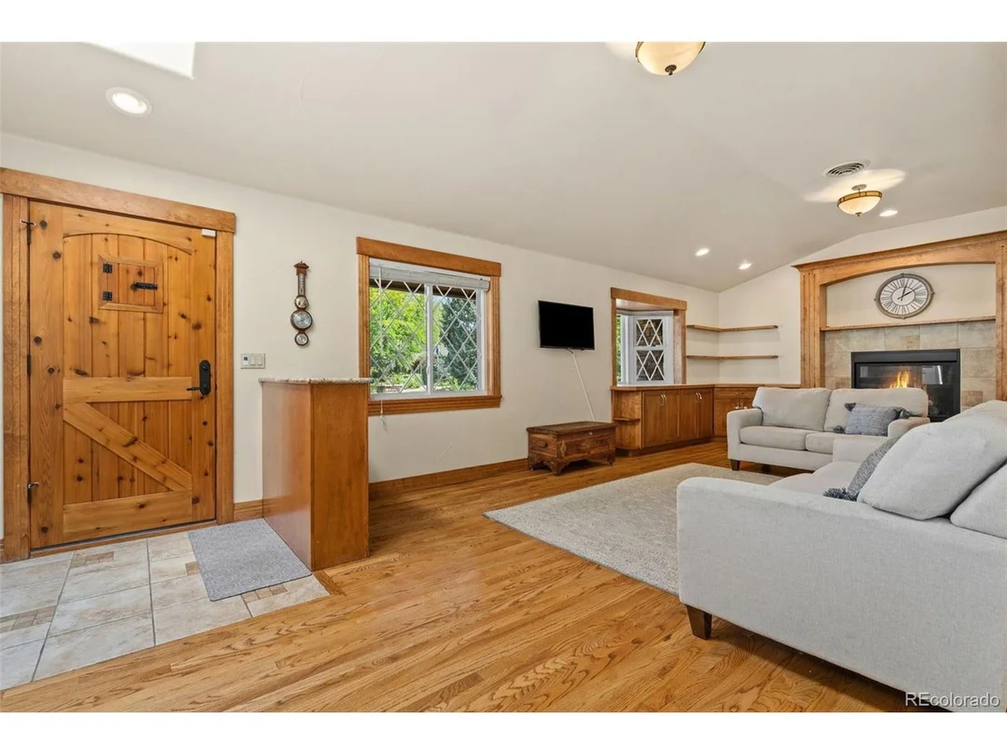 Photo of 3035 Deframe Rd