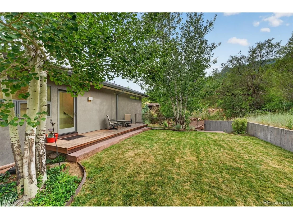 Photo of 863 Circle Dr