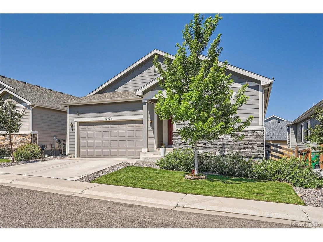 Photo of 22923 E Union Cir