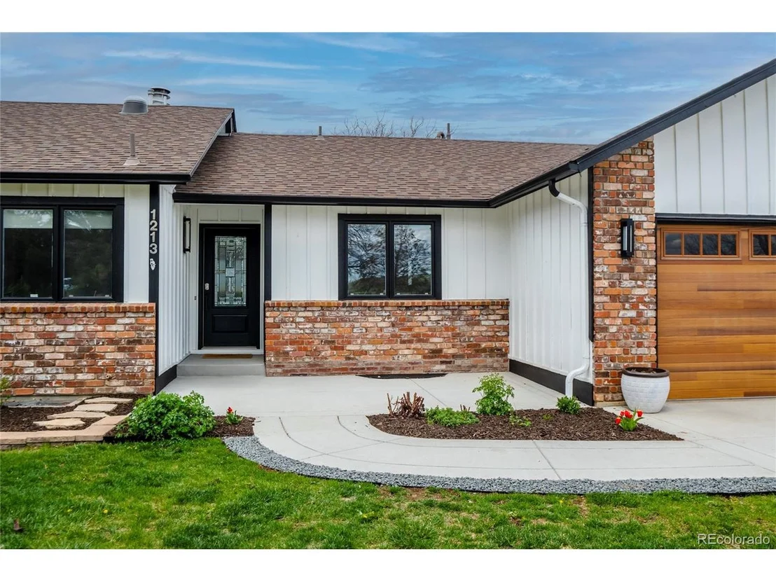 Photo of 1213 Crestmoor Dr