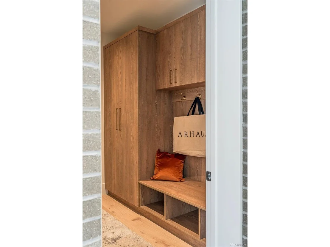 Photo of 4671 Highline Pl