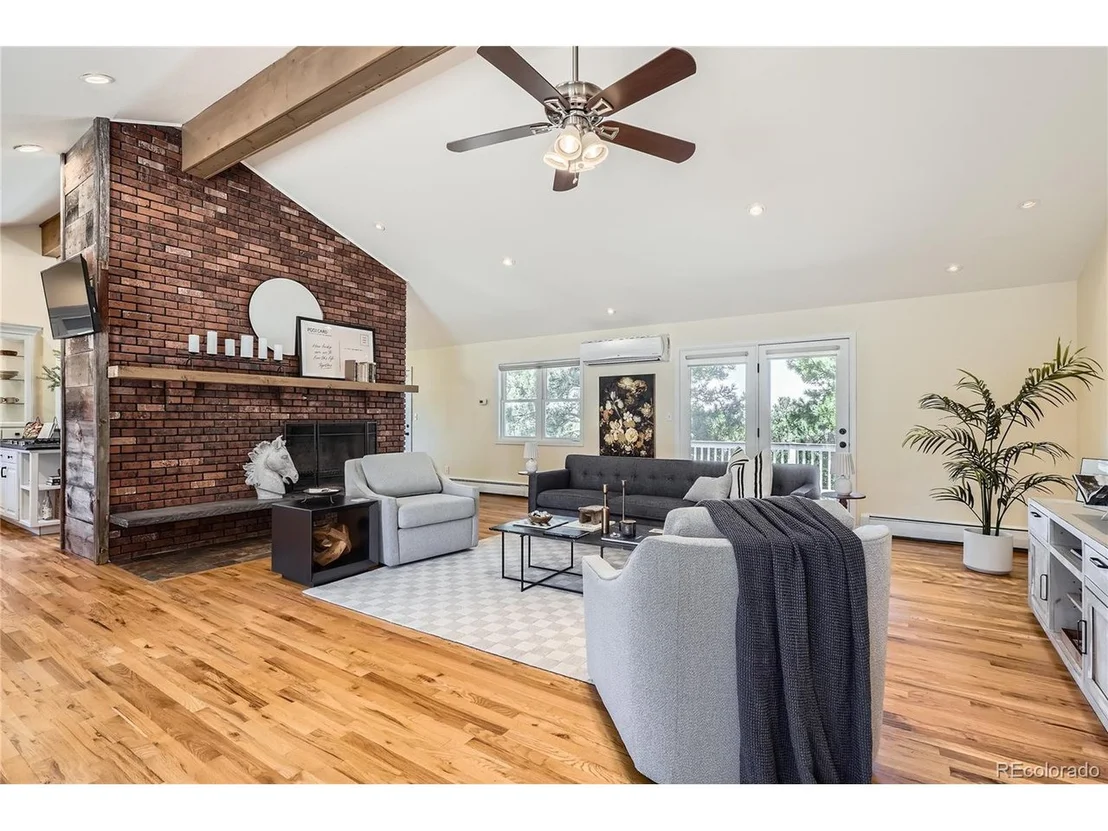 Photo of 6685 Chalet Cir