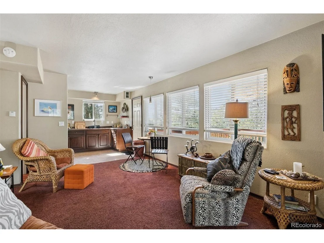 Photo of 221 Juniper Ln